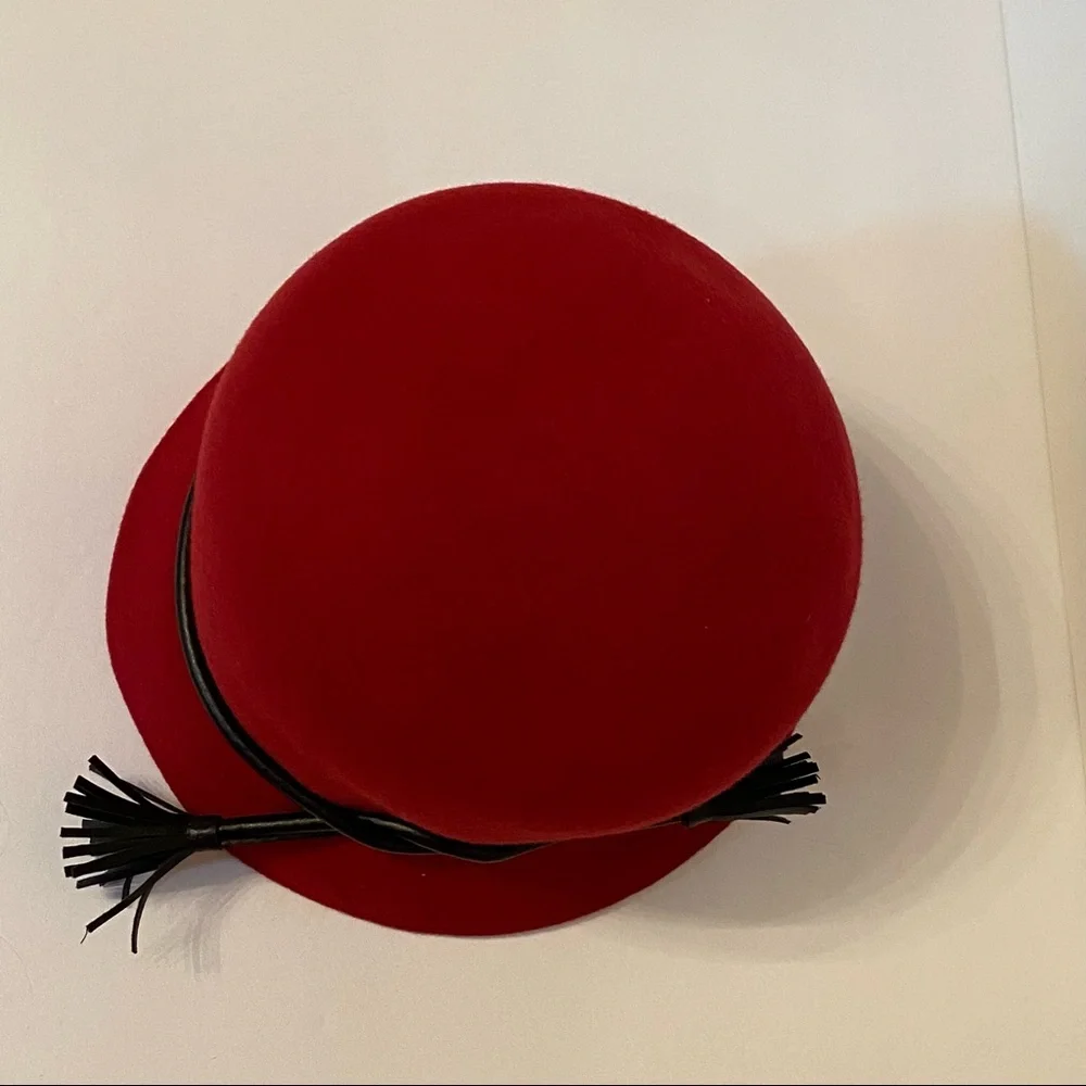 ALESSANDRA BACCI SCARPELLINI FIRENZE ITALY HAT RED BLACK LEATHER FRINGE TIE